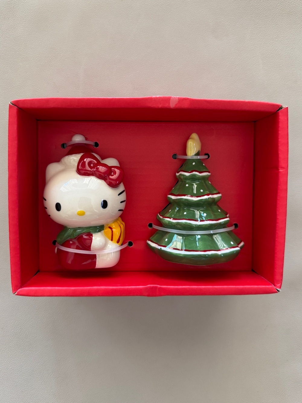 Hello Kitty Holiday Salt & Pepper Gift Set in Red & Green - NIB
